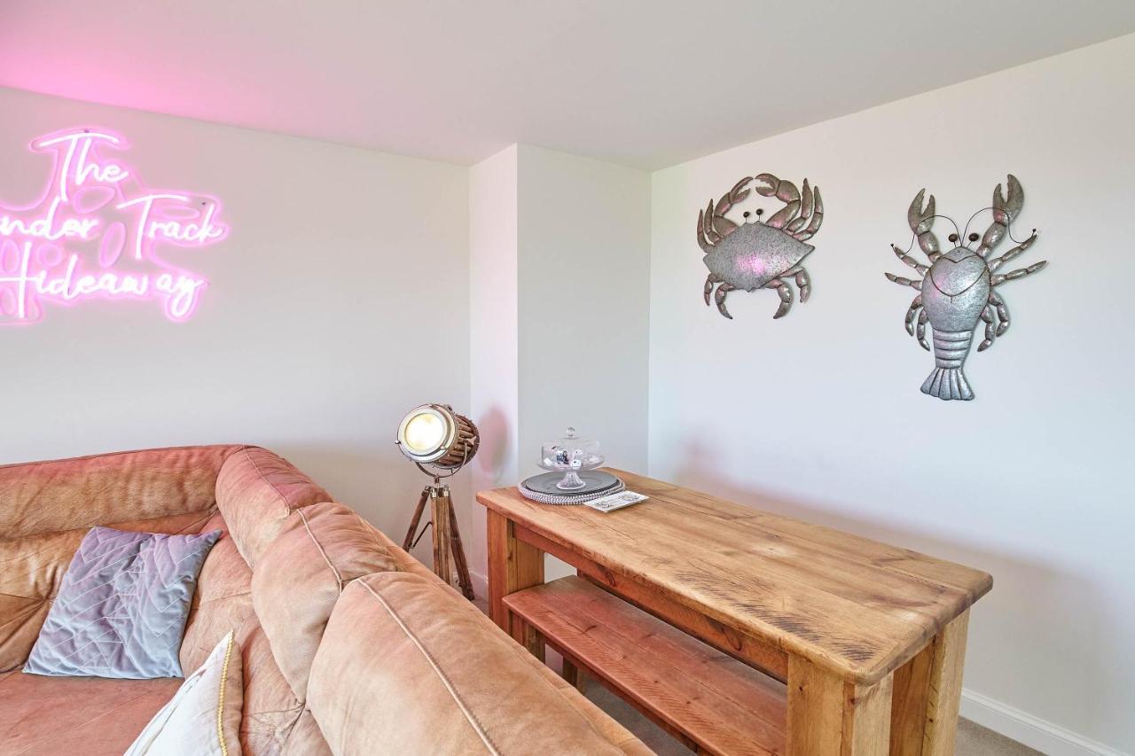 Host & Stay - The Cinder Track Hideaway Уитби Экстерьер фото